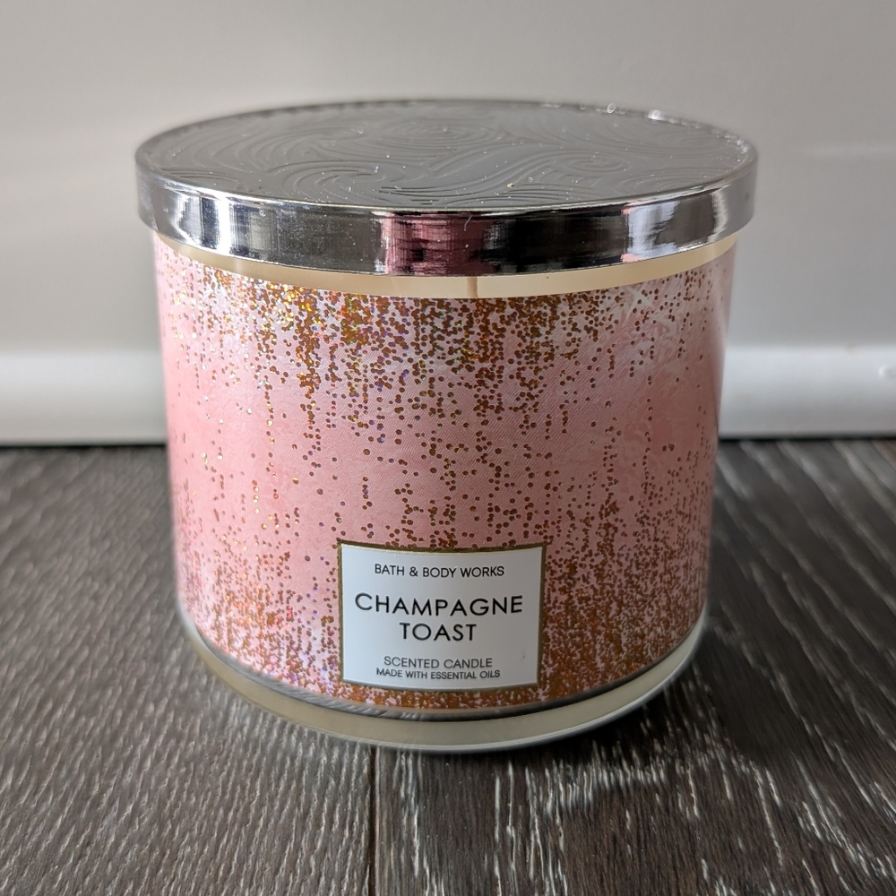 NWT Bath & Body Works Champagne Toast Candle - Picture 1 of 4